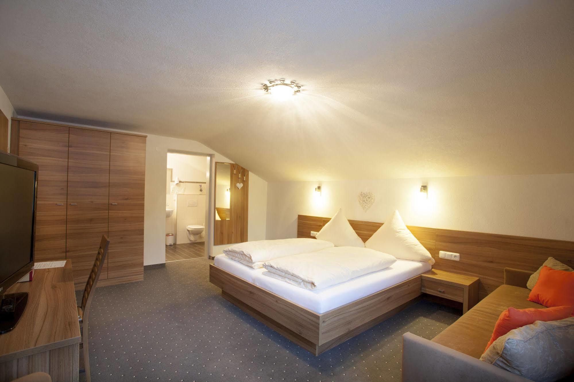 Alpenhof Wängle Aparthotel Reutte Exteriör bild