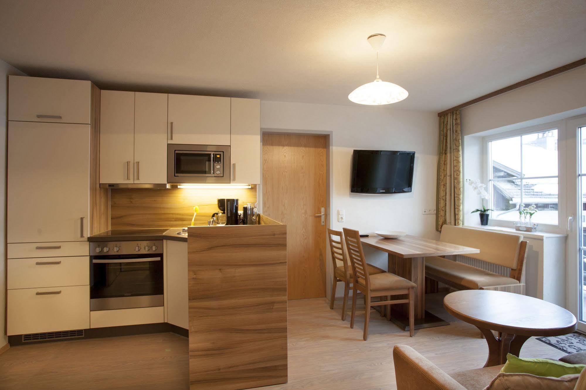 Alpenhof Wängle Aparthotel Reutte Exteriör bild