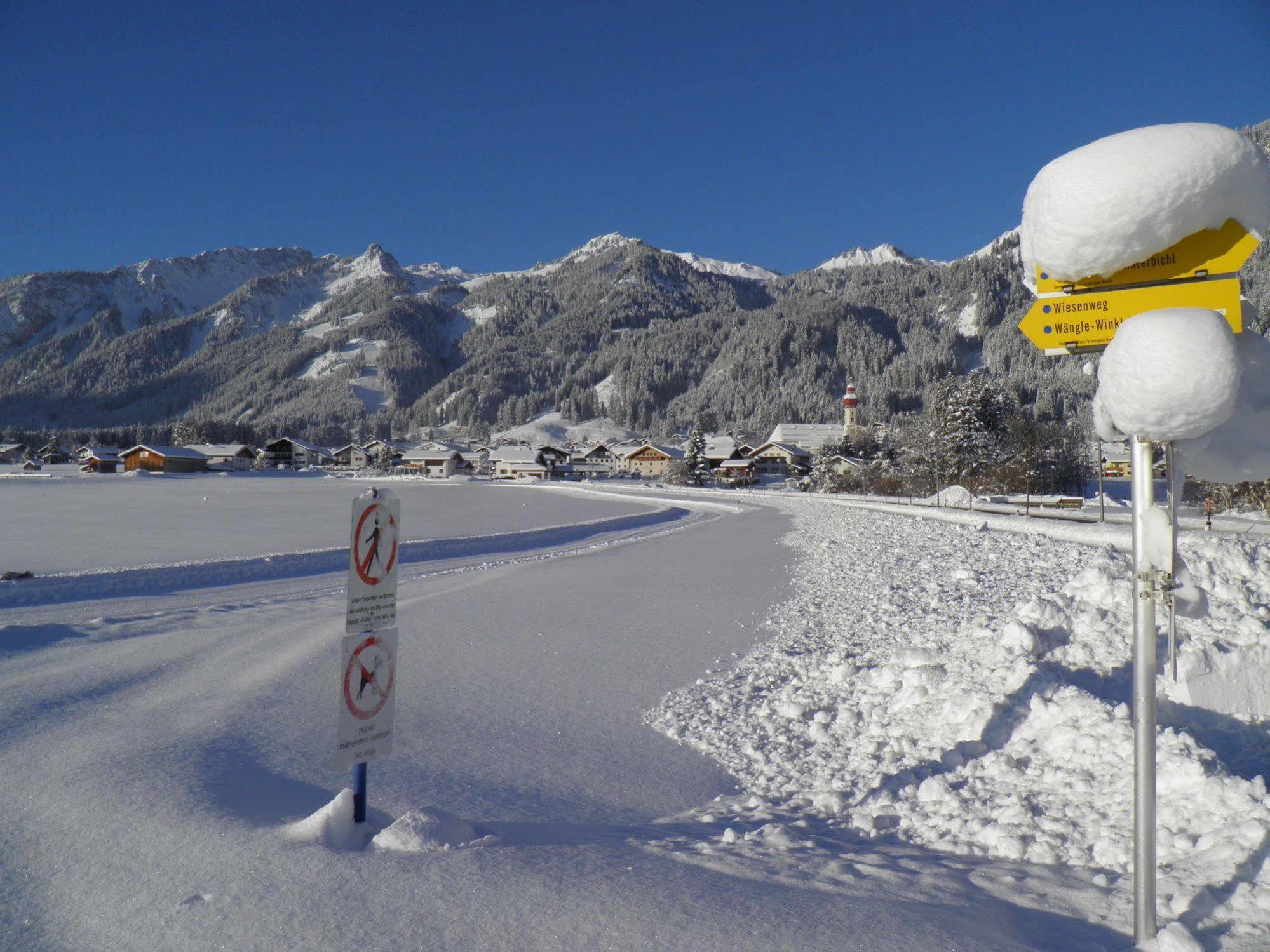 Alpenhof Wängle Aparthotel Reutte Exteriör bild