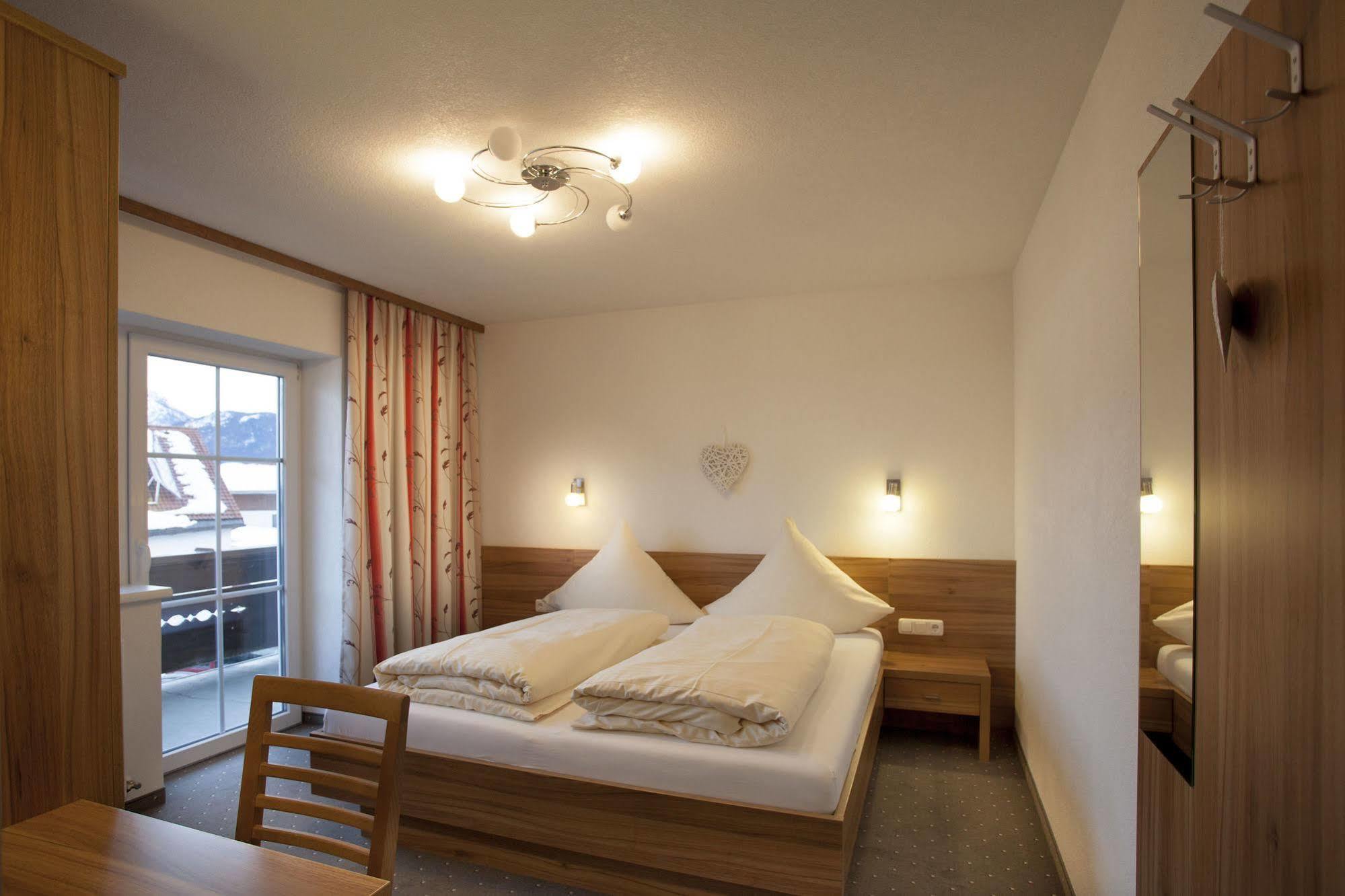 Alpenhof Wängle Aparthotel Reutte Exteriör bild
