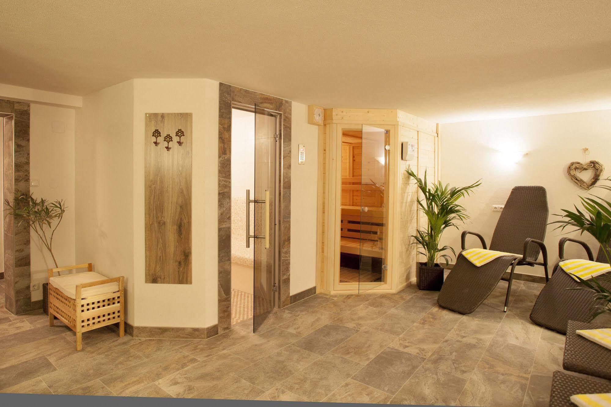 Alpenhof Wängle Aparthotel Reutte Exteriör bild